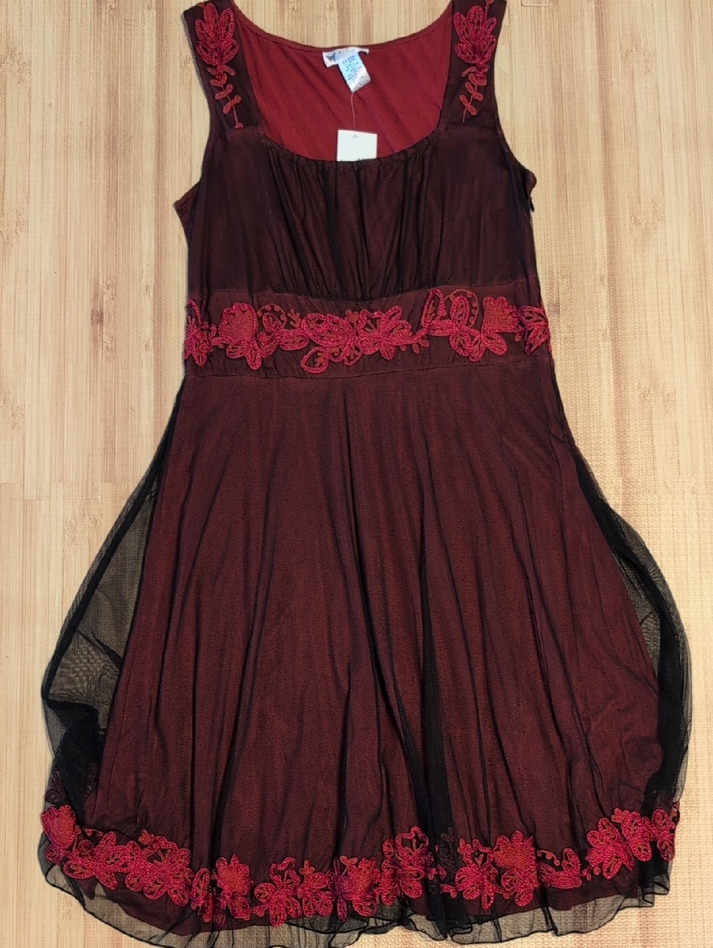 Papillon Blanc Red and Black Embroidered Formal Dress
